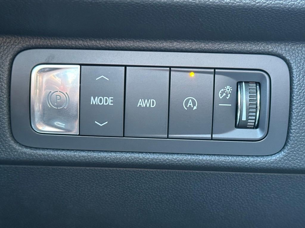 Used 2025 Chevrolet Traverse RS image 31