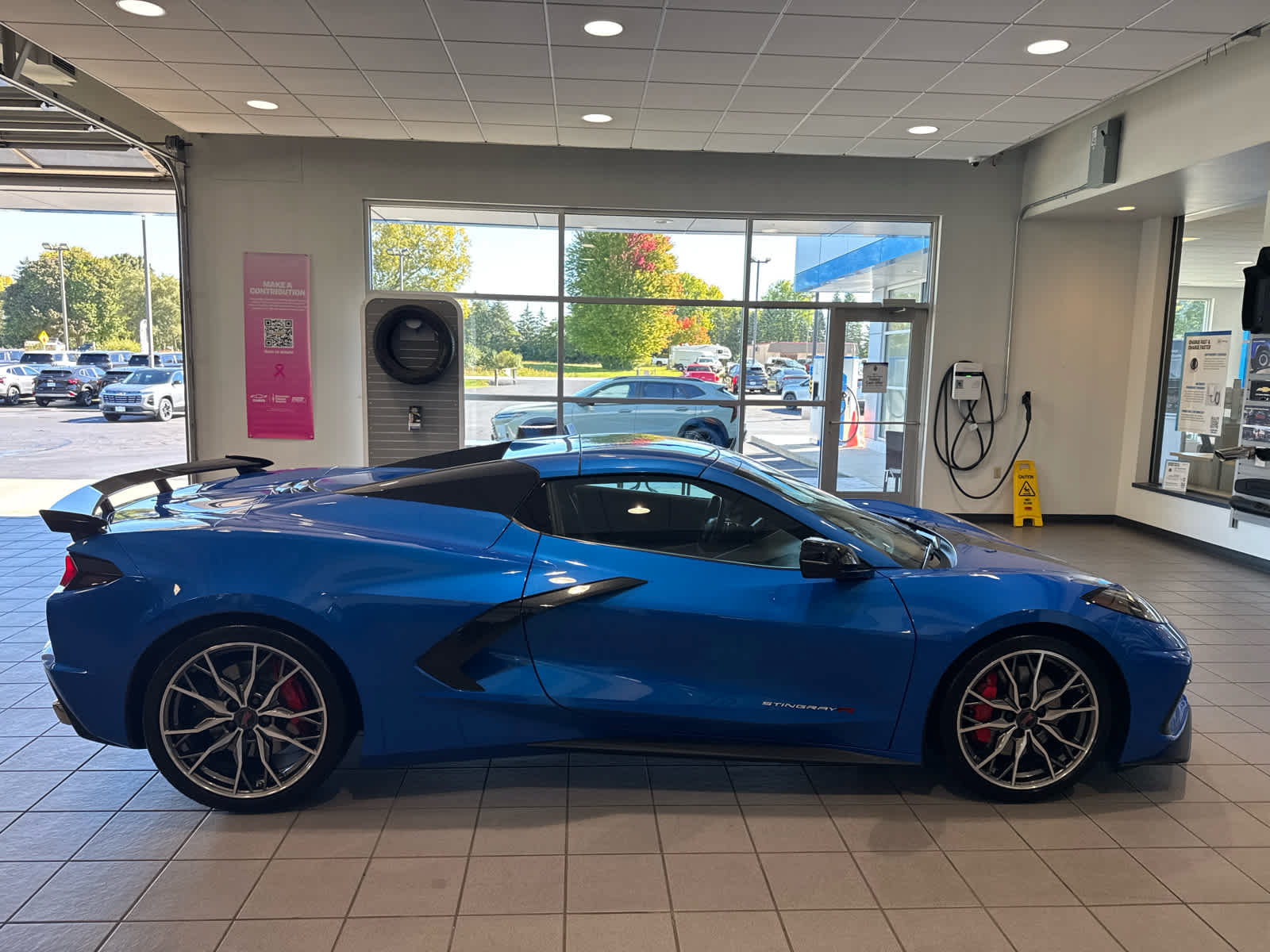 Used 2025 Chevrolet Corvette Stingray Preferred Conv w/ Z51 Performance Package RWD image 2