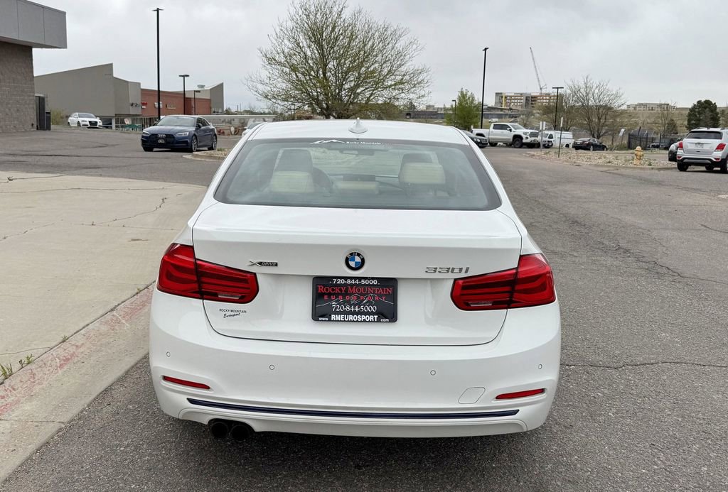 Used 2017 BMW 330i xDrive Sedan AWD/4WD image 7