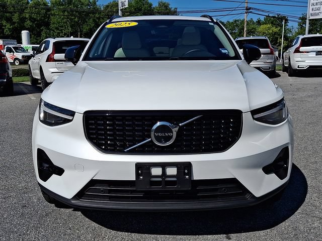 Certified 2025 Volvo XC40 B5 Ultra AWD/4WD image 2