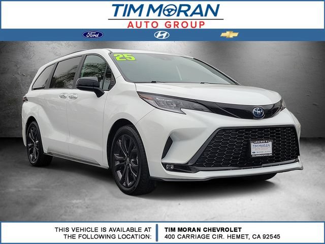 Used 2025 Toyota Sienna XSE FWD image 1