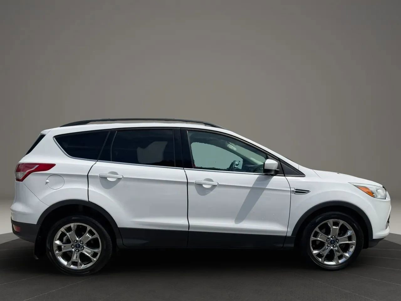 Used 2015 Ford Escape SE w/ Equipment Group 201A FWD image 4