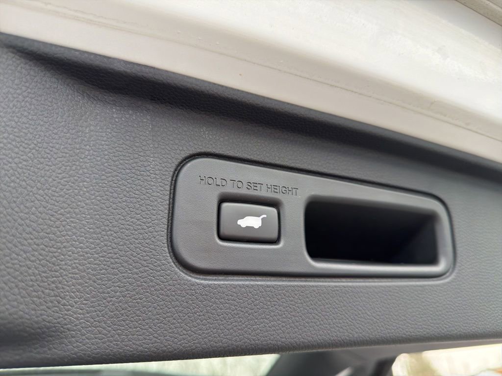 Certified 2023 Honda Pilot Touring image 24