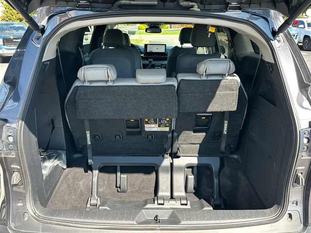 Used 2025 Toyota Sienna XLE FWD image 26