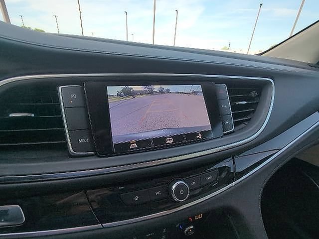 Used 2025 Buick Enclave Preferred w/ Power Package FWD image 15