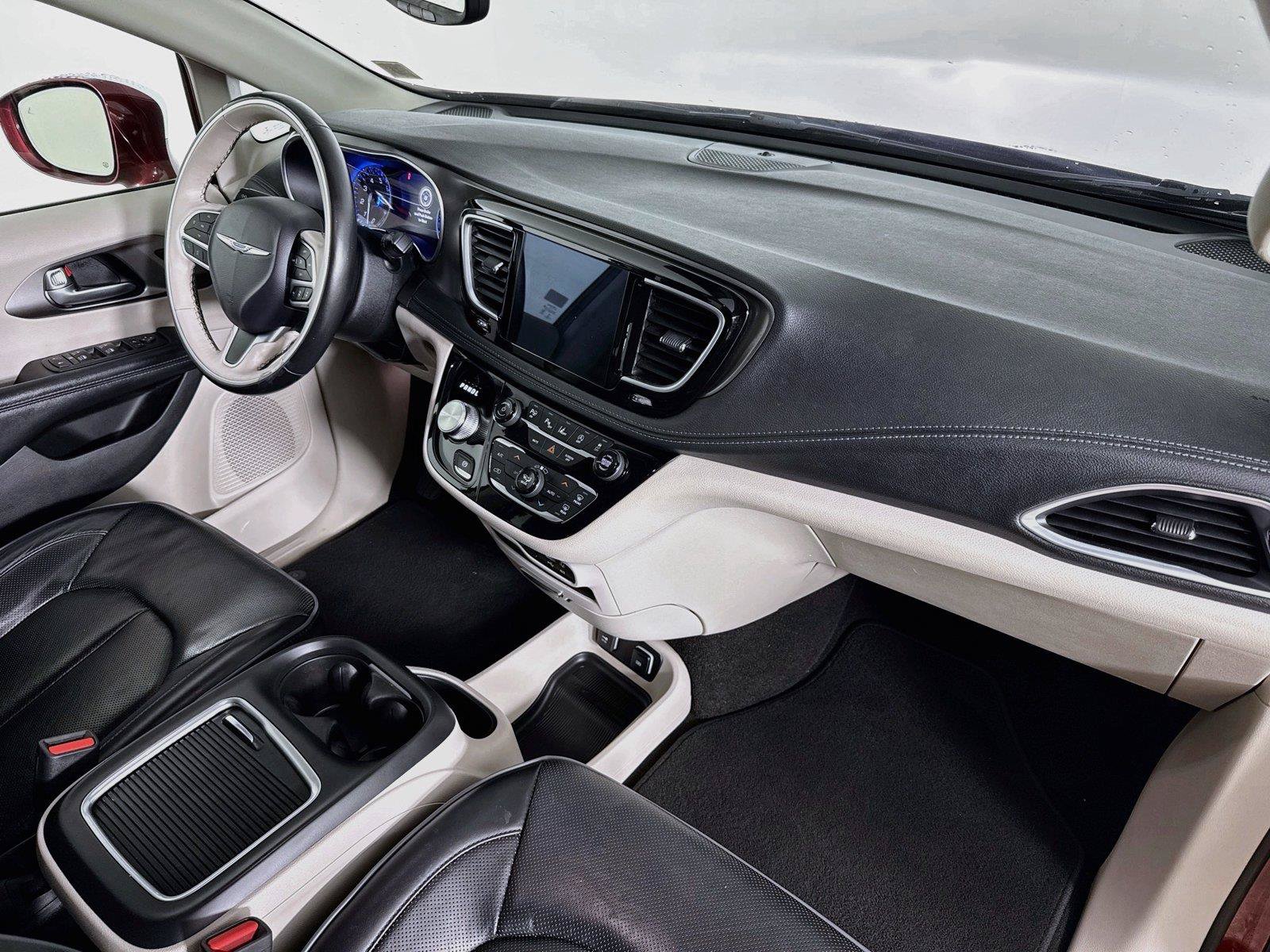 Used 2019 Chrysler Pacifica Limited w/ Advanced Safetytec Group FWD image 31