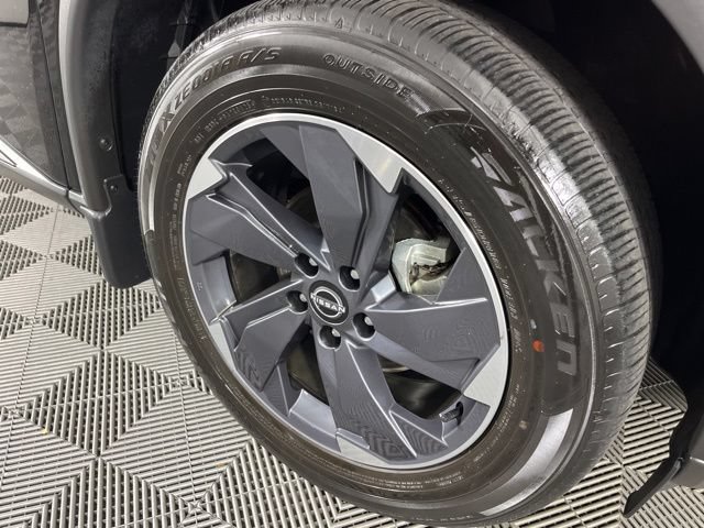 Used 2025 Nissan Rogue SV FWD image 15
