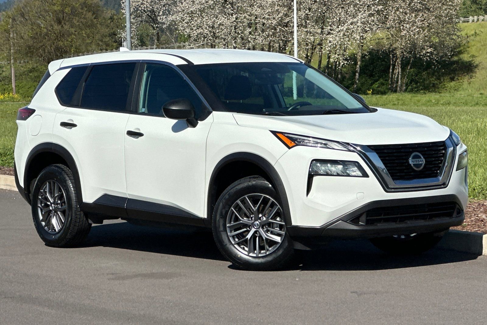 Used 2021 Nissan Rogue S AWD/4WD image 1