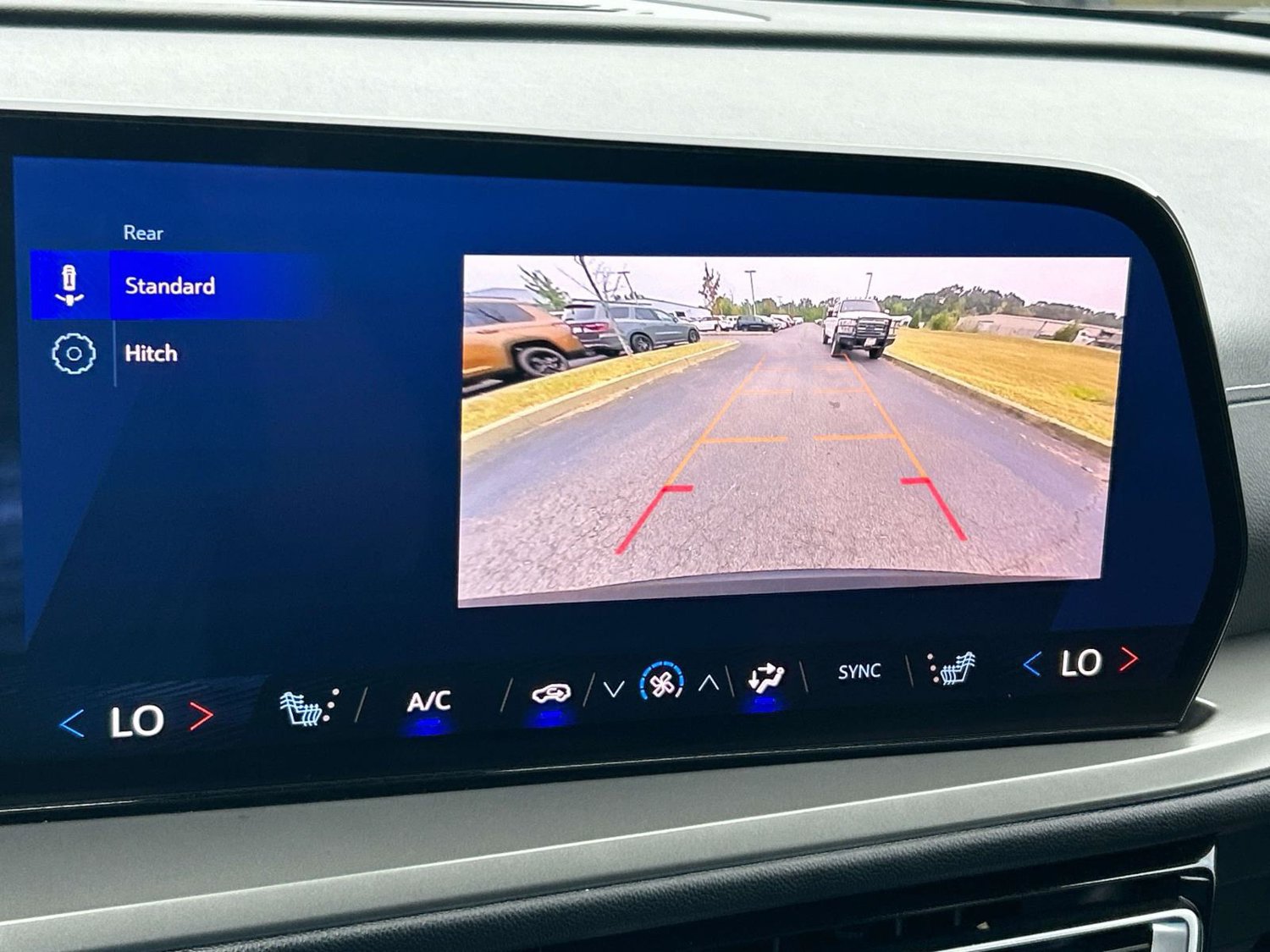 Used 2025 Chevrolet Traverse LT FWD image 36