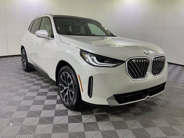 Certified 2025 BMW X3 xDrive30i w/ Premium Package AWD/4WD image 3