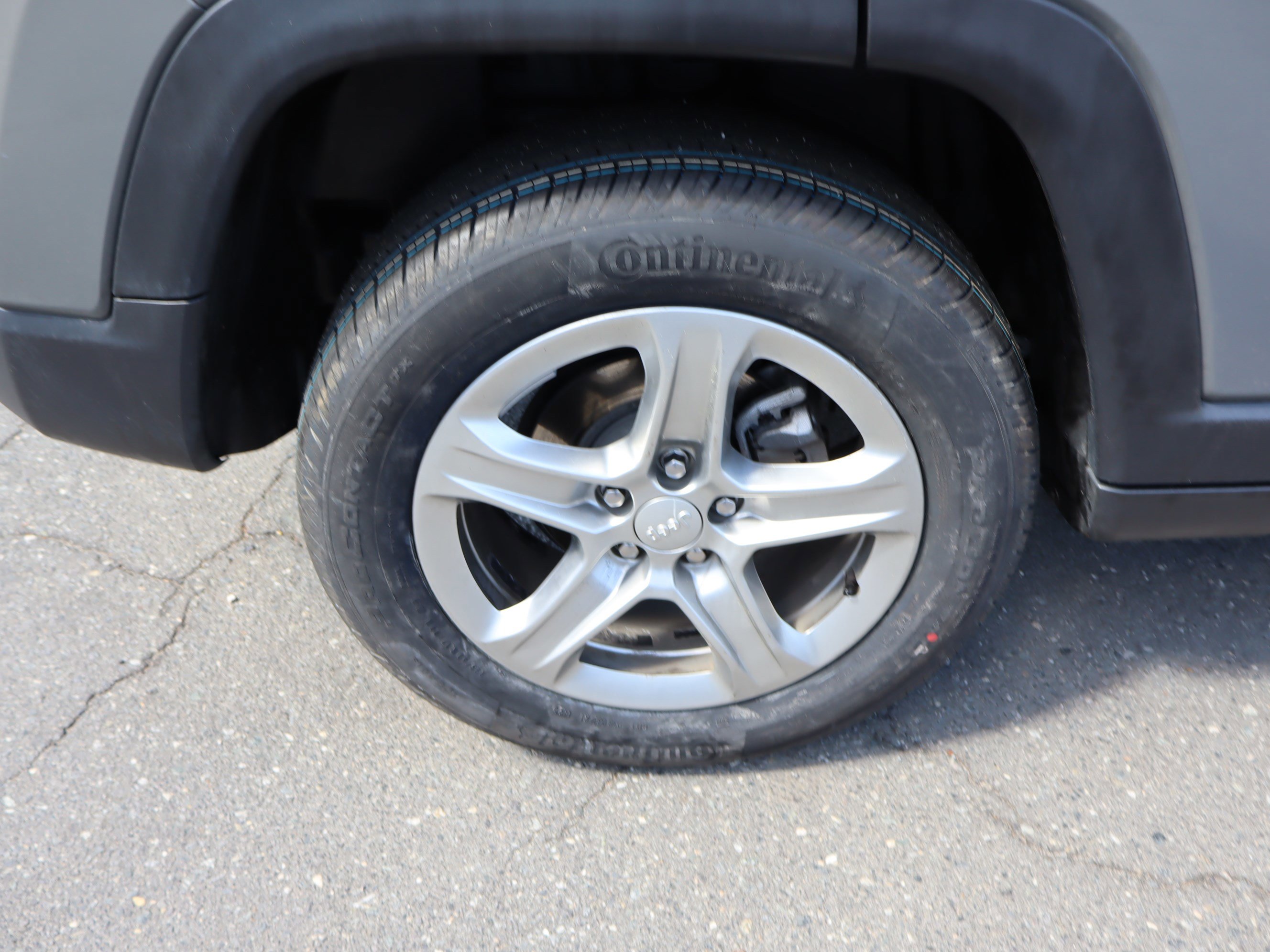 Used 2024 Jeep Compass Latitude image 38