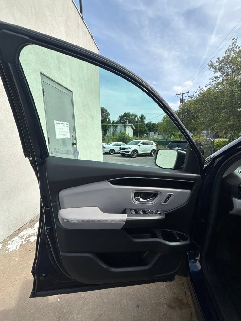 Used 2025 Honda Pilot EX-L image 10