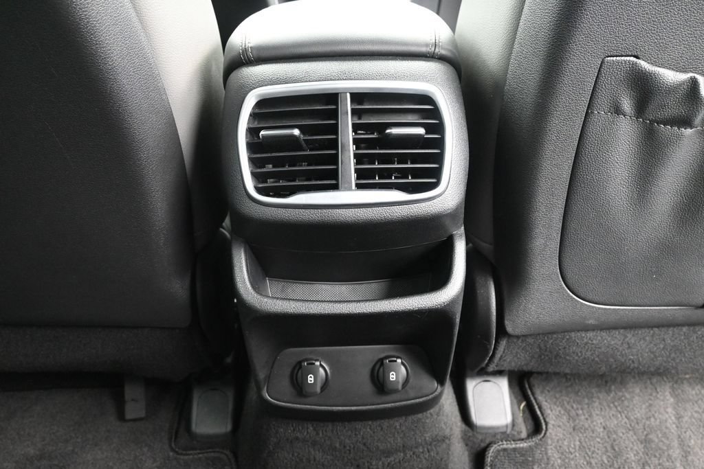 Used 2019 Hyundai Santa Fe SEL FWD image 17
