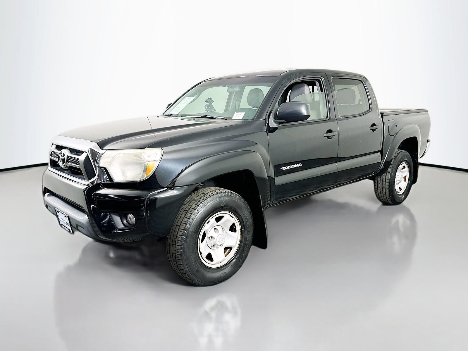 Used 2015 Toyota Tacoma PreRunner w/ SR5 Package RWD image 3