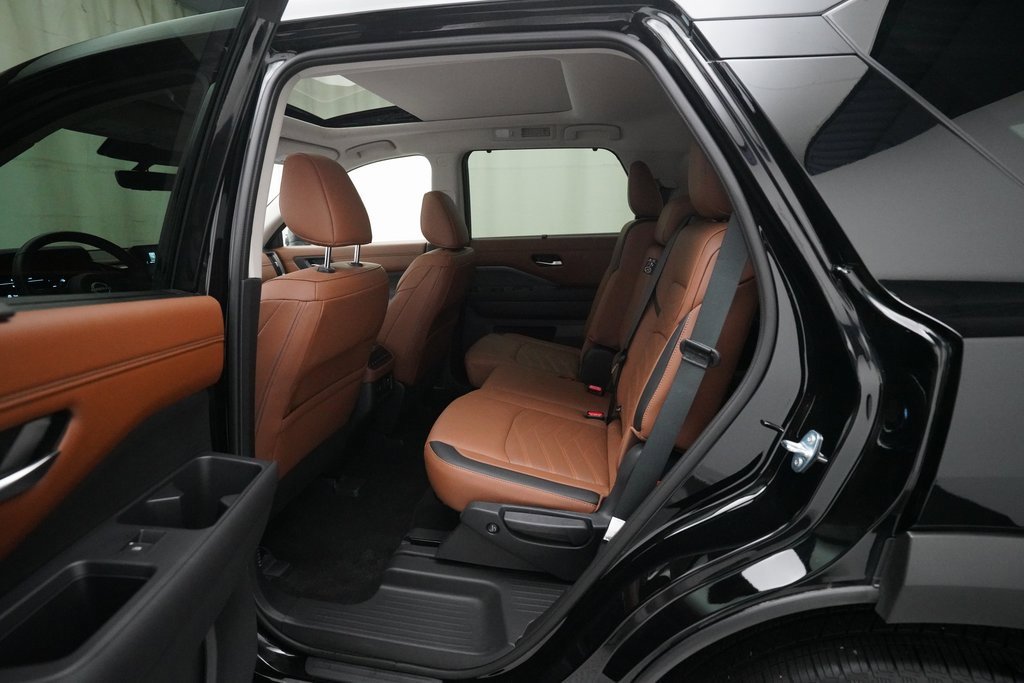 Certified 2024 Nissan Pathfinder Platinum w/ Cargo Package image 16
