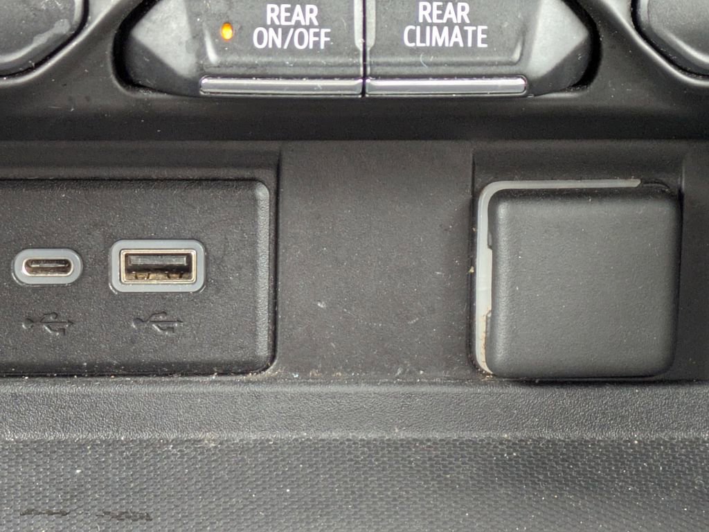 Used 2021 Chevrolet Tahoe Z71 w/ Z71 Off-Road Package image 22