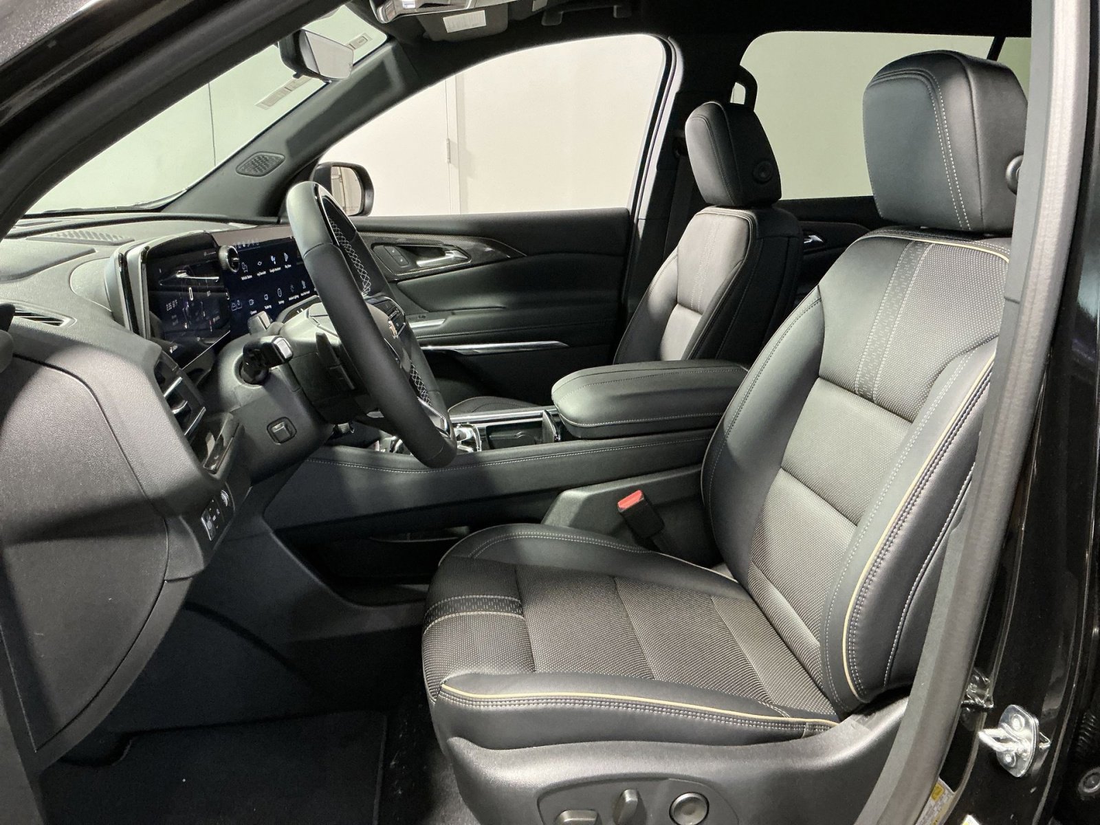 New 2026 Chevrolet Traverse High Country image 21