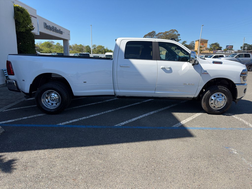 New 2026 RAM 3500 Laramie AWD/4WD image 23
