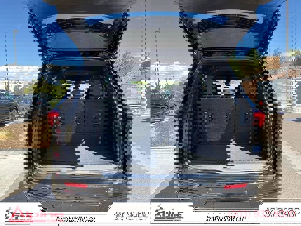 Used 2025 Buick Enclave Sport Touring AWD/4WD image 20