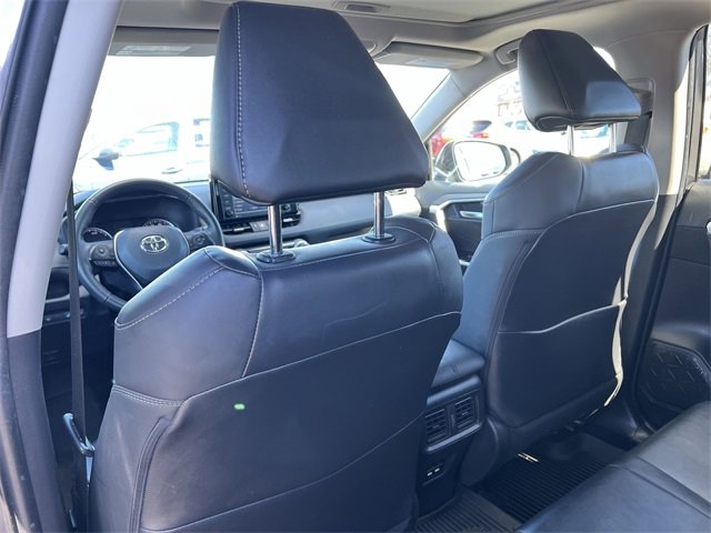 Used 2021 Toyota RAV4 XLE Premium image 30