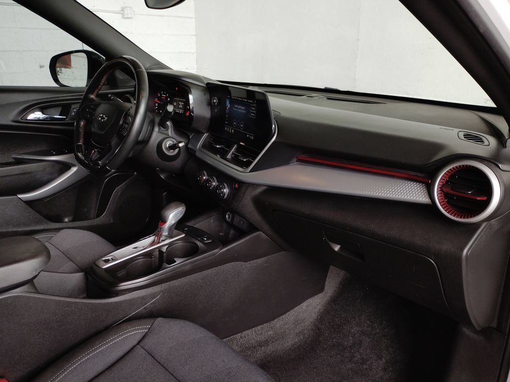 Used 2024 Chevrolet Trax RS FWD image 13