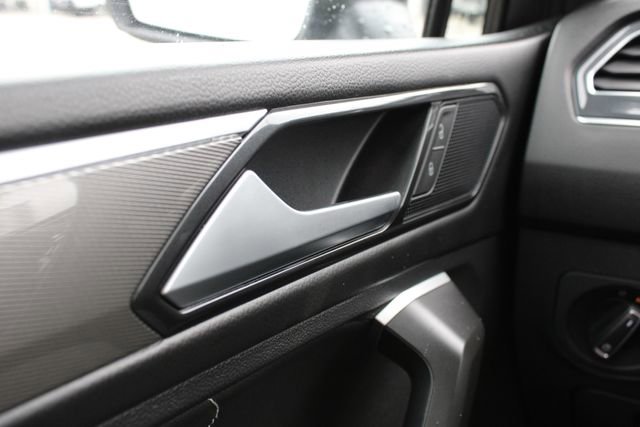 Certified 2023 Volkswagen Tiguan SE R-Line image 7