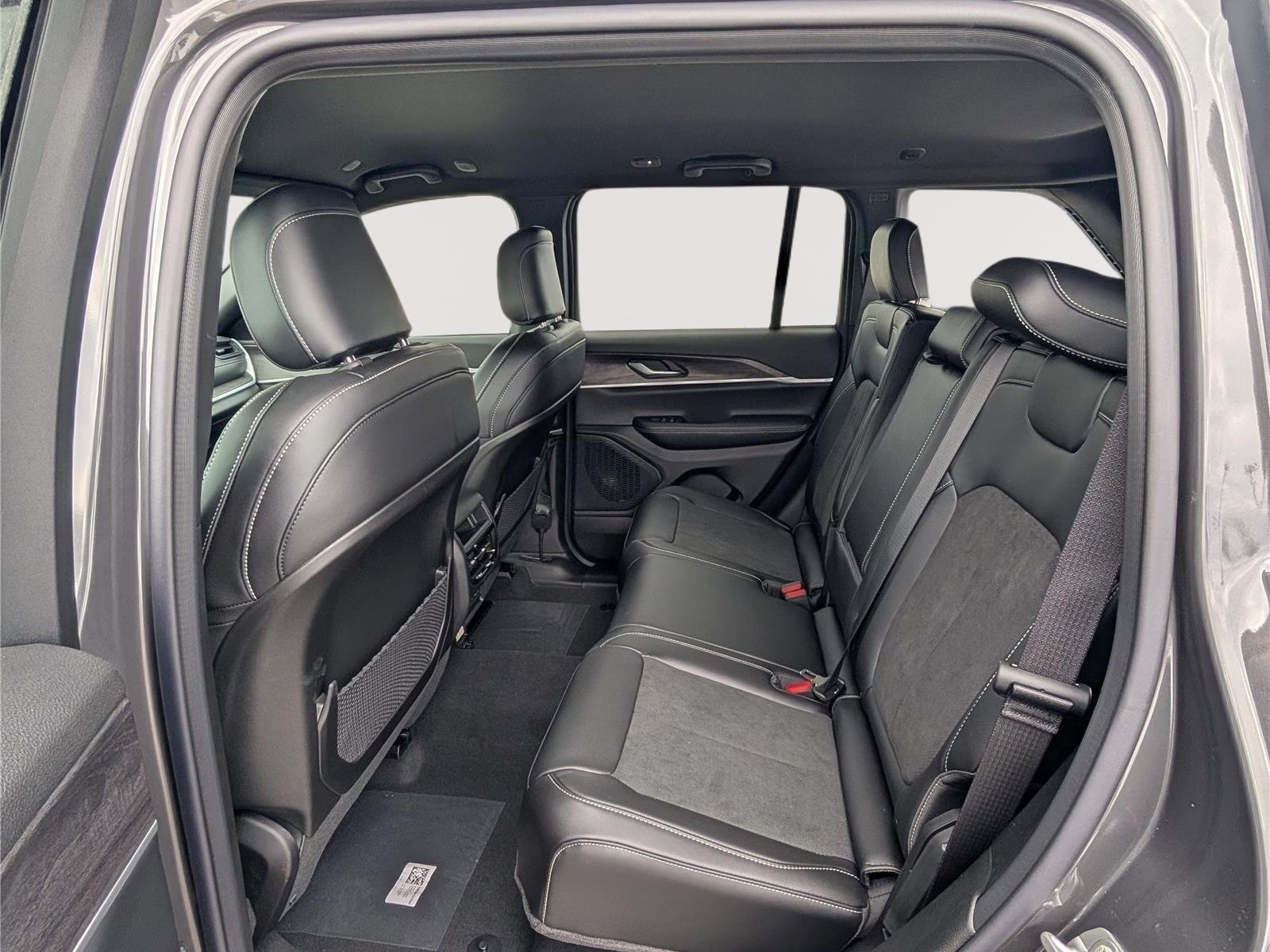 New 2026 Jeep Grand Cherokee Altitude AWD/4WD image 9