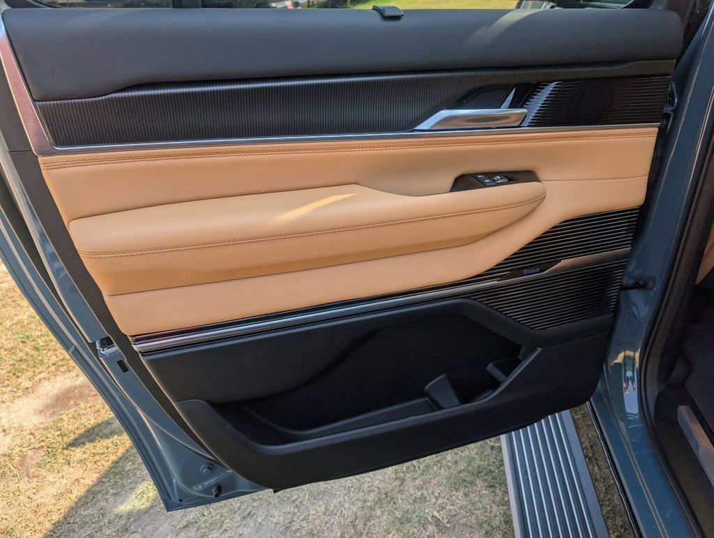 New 2026 Jeep Grand Wagoneer L Summit AWD/4WD image 27