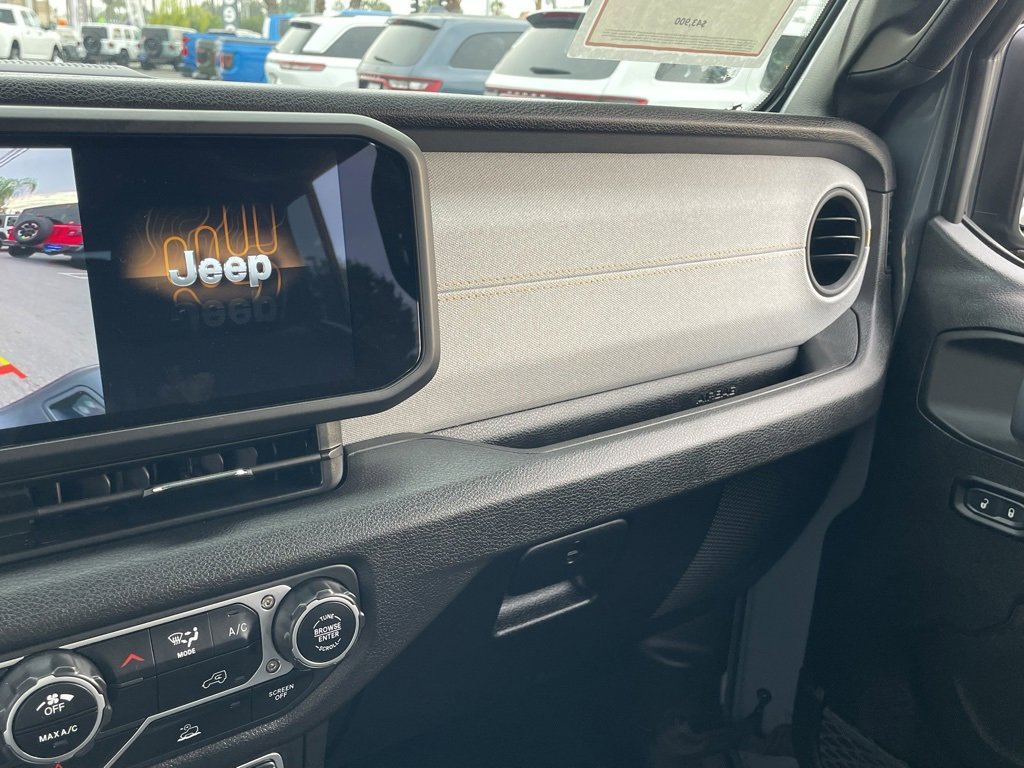 Certified 2025 Jeep Gladiator Sport image 29