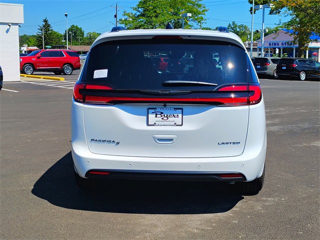 New 2026 Chrysler Pacifica Limited w/ Uconnect Theater Family Group image 35