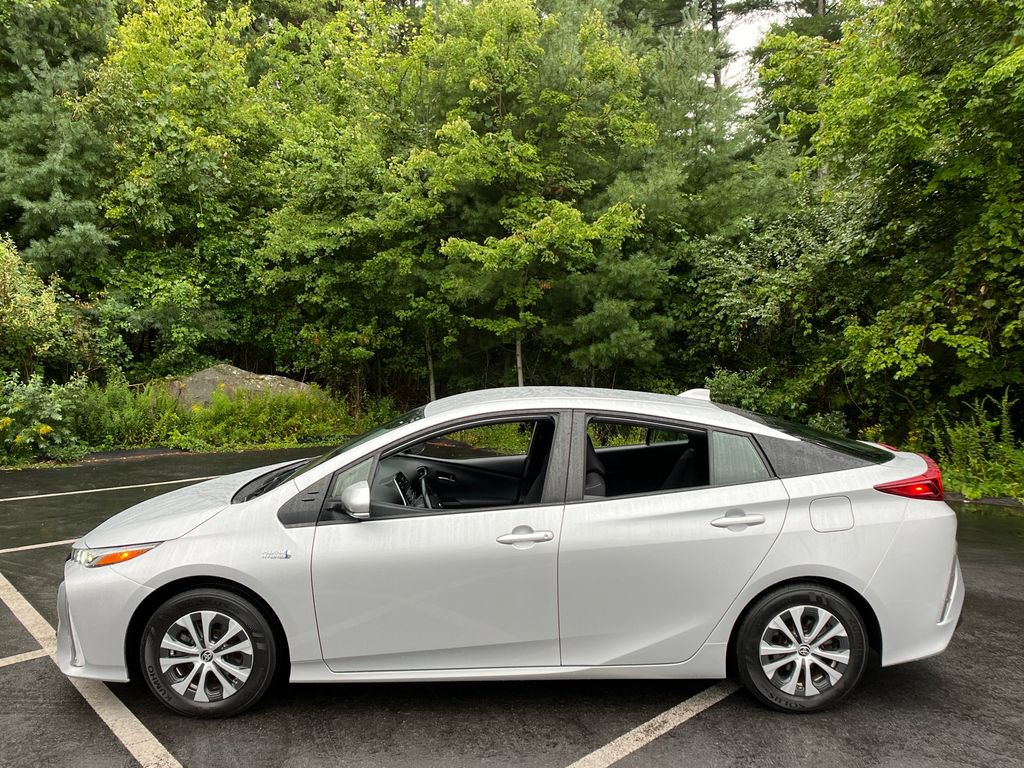 Certified 2021 Toyota Prius Prime LE FWD image 2
