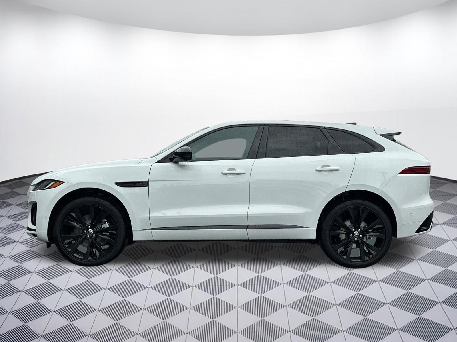 Used 2025 Jaguar F-PACE R-Dynamic S AWD/4WD image 2