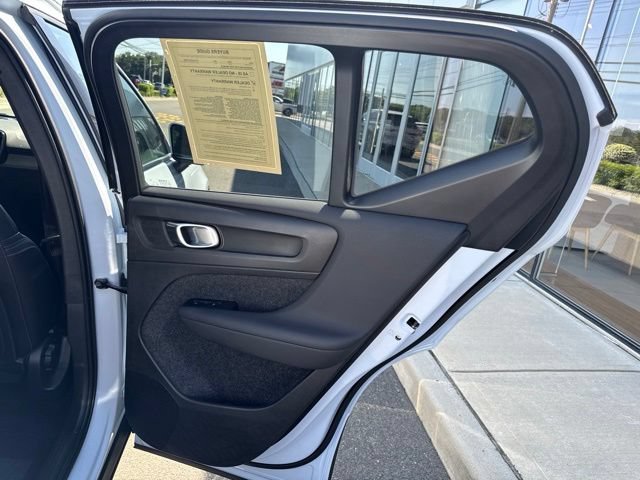 Certified 2025 Volvo XC40 B5 Core AWD/4WD image 12