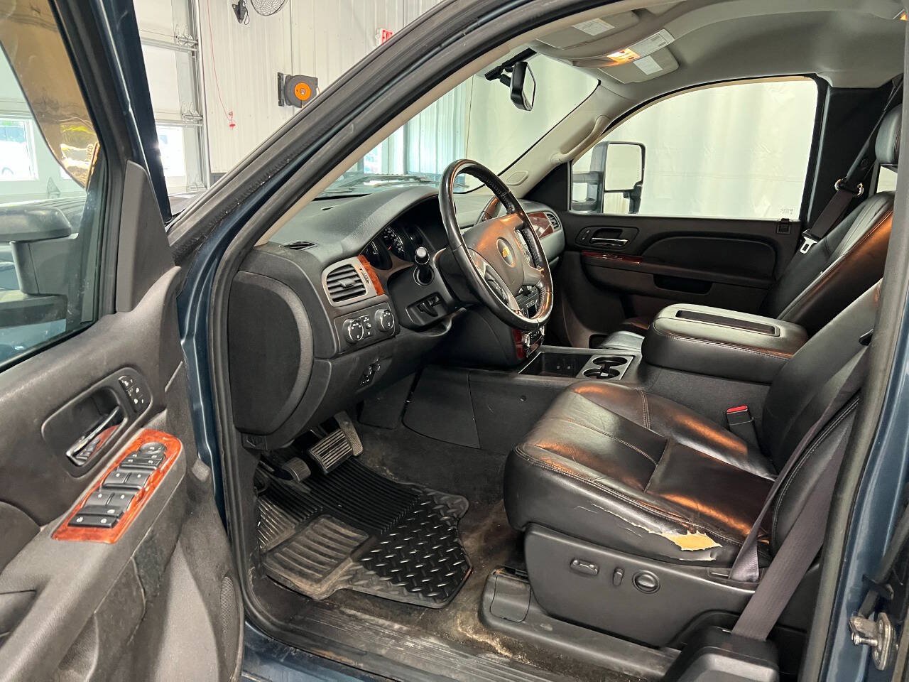 Used 2011 Chevrolet Silverado 2500 LTZ w/ LTZ Plus Package AWD/4WD image 7