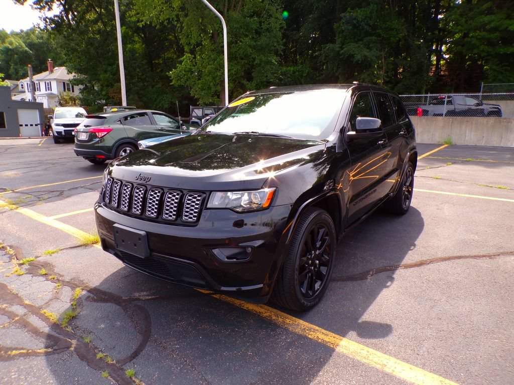 Used 2021 Jeep Grand Cherokee Laredo X AWD/4WD image 1