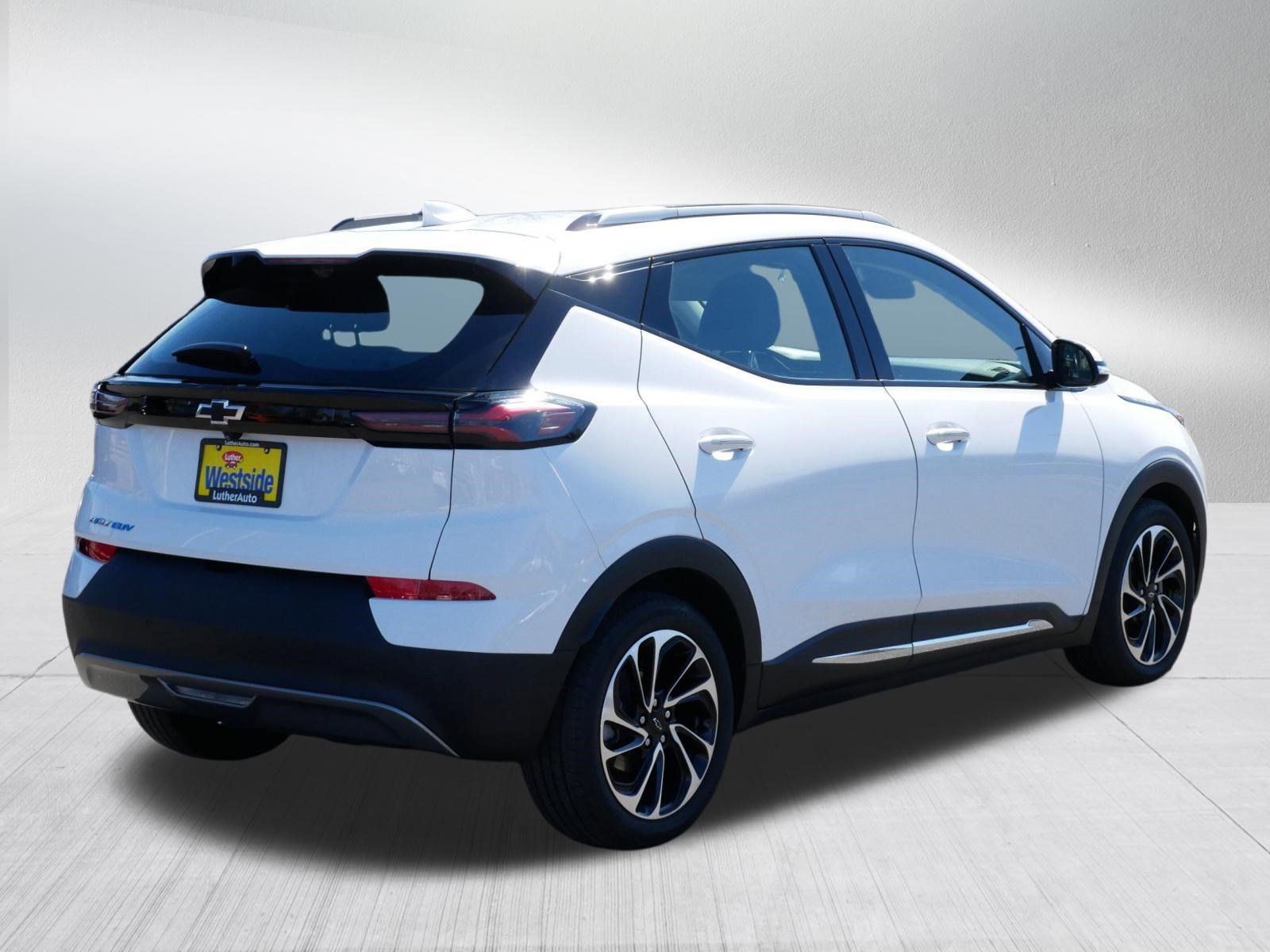 Used 2022 Chevrolet Bolt EUV Premier w/ Sun & Sound Package image 7