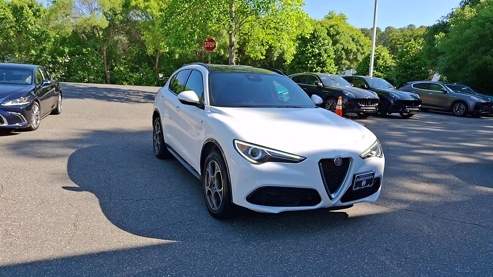 Used 2023 Alfa Romeo Stelvio Ti AWD/4WD image 2