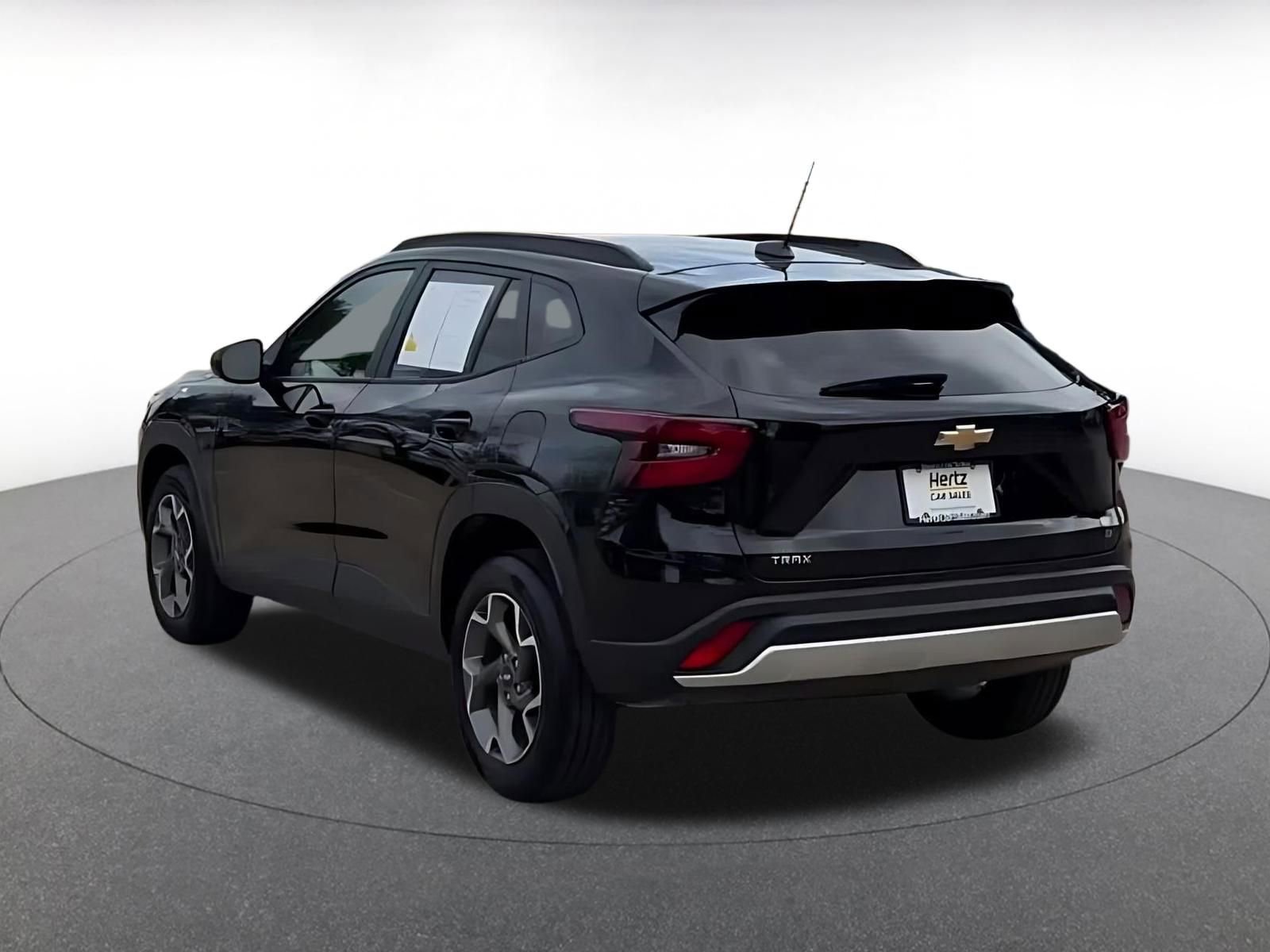 Used 2025 Chevrolet Trax LT image 11