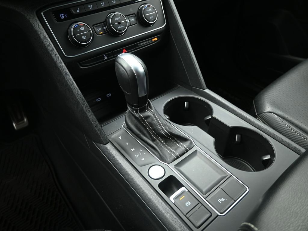 Used 2021 Volkswagen Atlas Cross Sport SE image 16