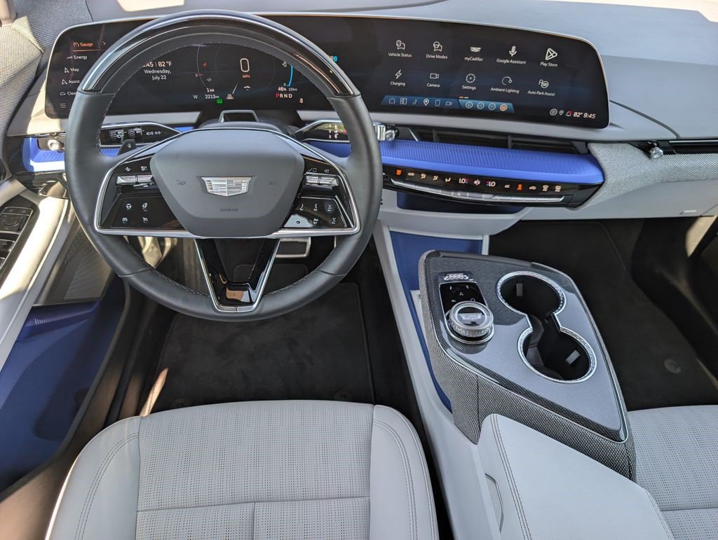 Certified 2025 Cadillac Optiq Luxury 2 AWD/4WD image 18
