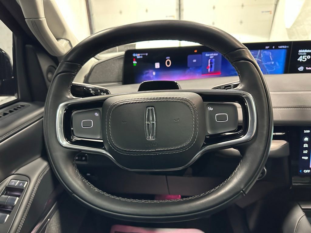 Used 2025 Lincoln Navigator Reserve image 19