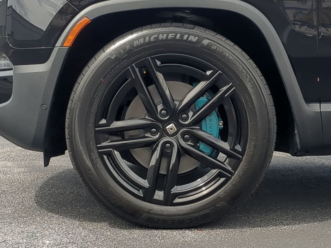 Used 2026 Rivian R1S Premium AWD/4WD image 14