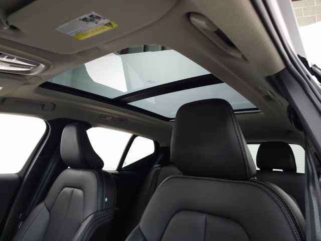 Certified 2024 Volvo XC40 B5 Plus w/ Climate Package AWD/4WD image 18