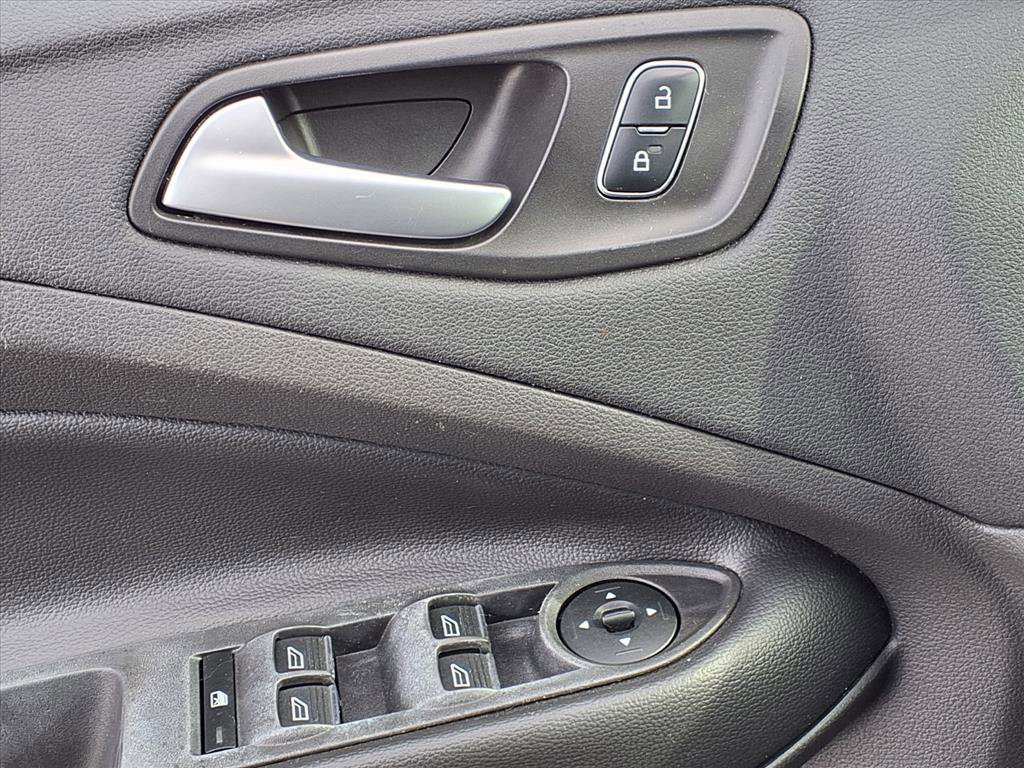 Used 2017 Ford Escape SE w/ Equipment Group 201A image 21