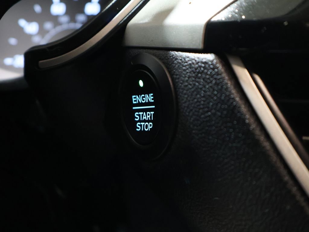 Used 2020 Ford Escape SE image 12