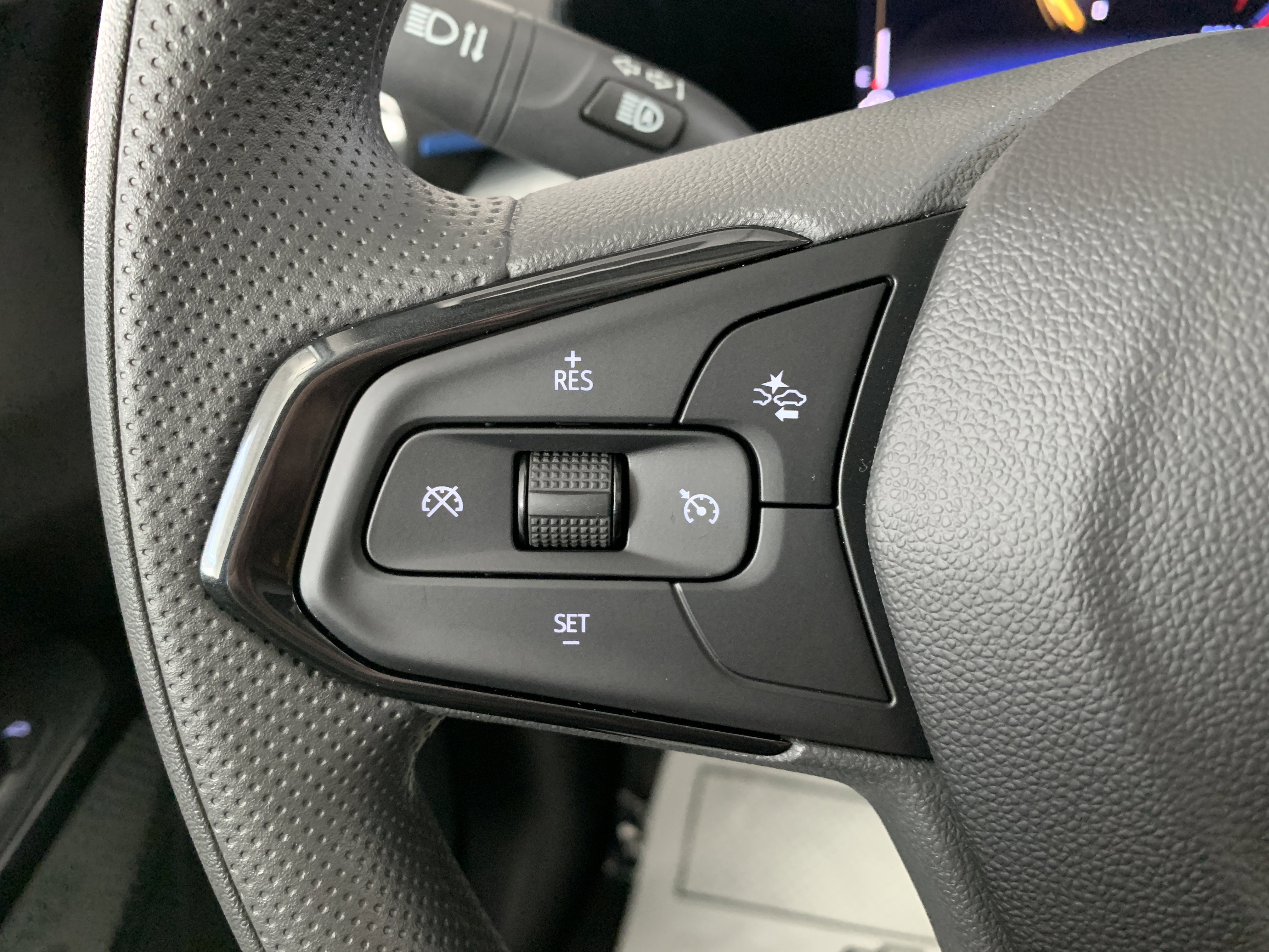 New 2026 Chevrolet Trax LT w/ Sunroof Package image 20