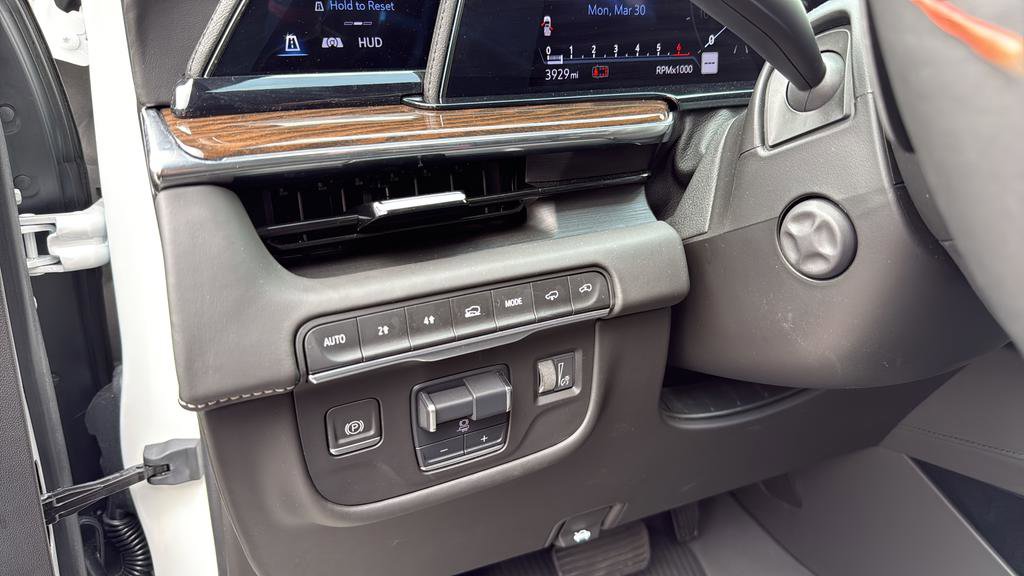 Certified 2024 Cadillac Escalade ESV Sport Platinum w/ LPO, ONYX Package AWD/4WD image 32
