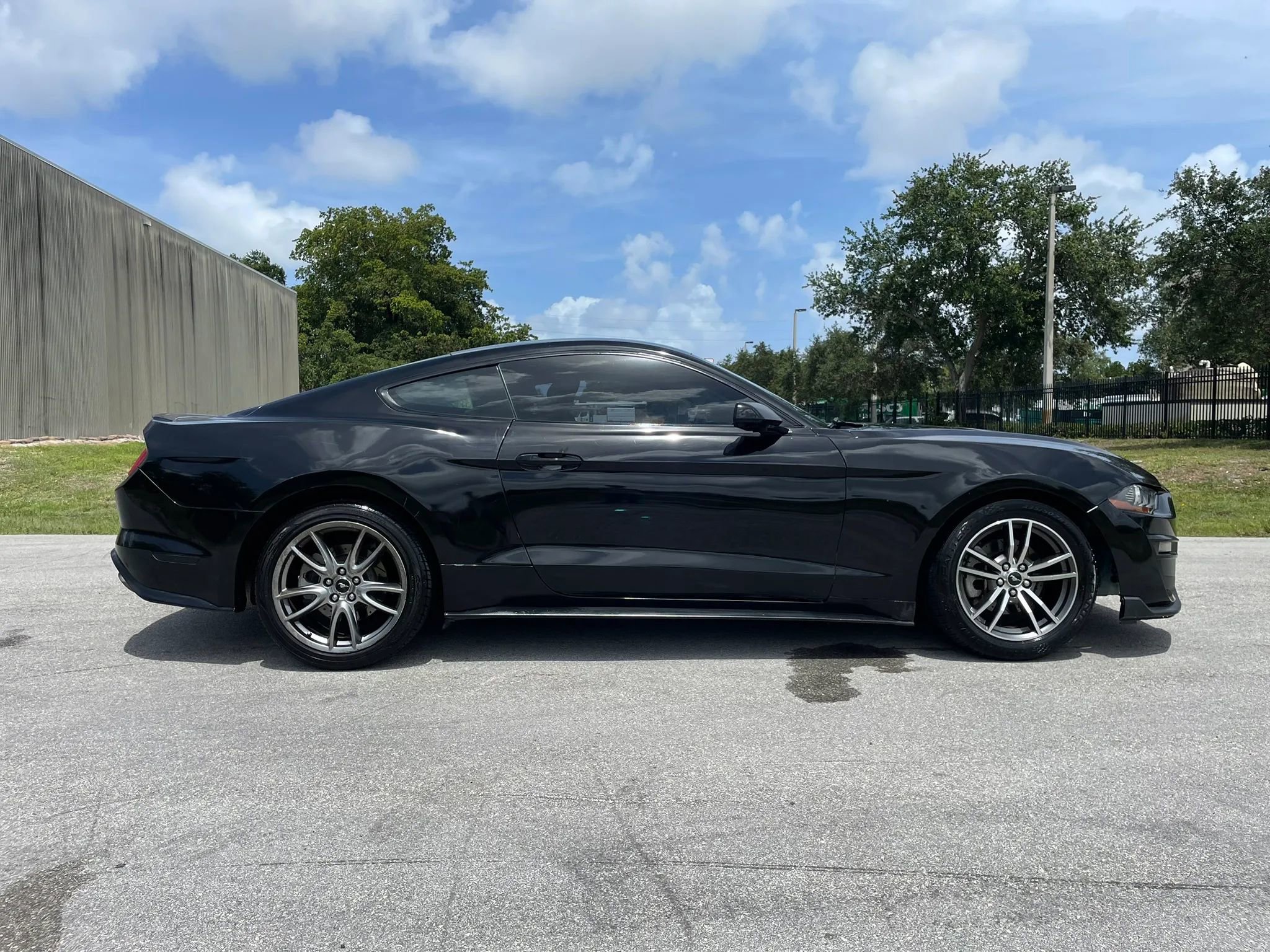 Used 2018 Ford Mustang Coupe w/ Equipment Group 101A RWD image 5