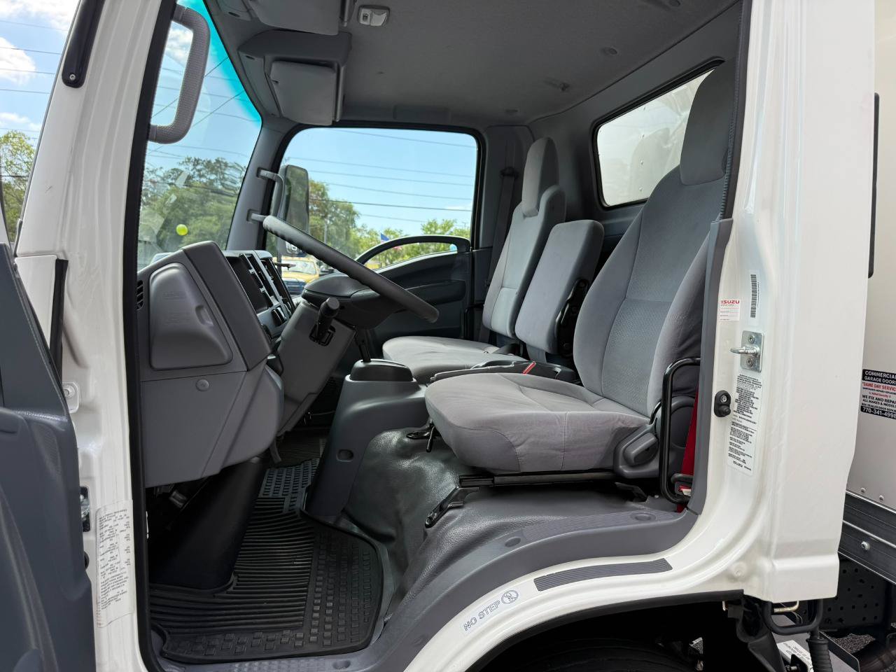 Used 2019 Isuzu NPR RWD image 22