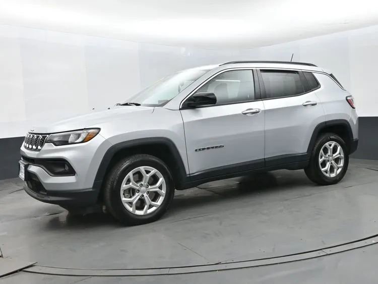 Used 2024 Jeep Compass Latitude image 5